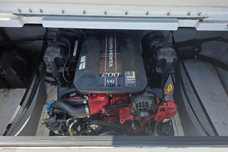 Slide: The Image of Engine compartment of a 2014 Reinell 207 LS boat with Volvo Penta V6 engine. - 7