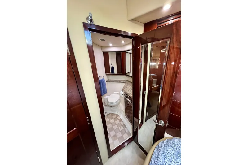 Slide: The Image of Luxurious bathroom interior of 2007 Sea Ray 58 Sedan Bridge yacht. - 132