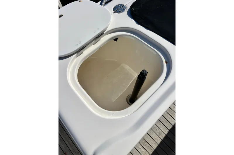 Slide: The Image of Open hatch on 2007 Sea Ray 58 Sedan Bridge boat deck. - 32