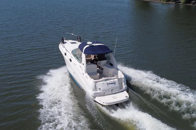 Slide: The Image of 2005 Sea Ray Sundancer 280 cruising on open water, rear view. - 3