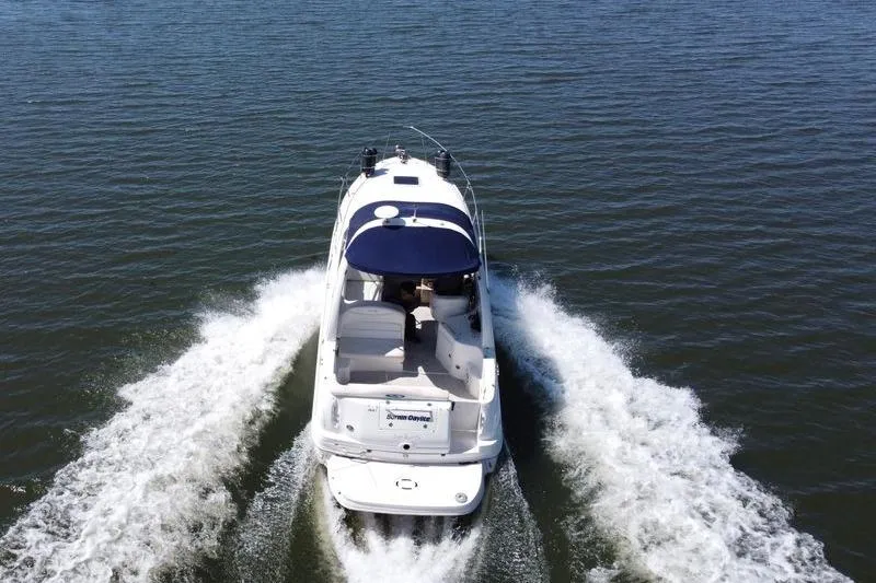 Slide: The Image of 2005 Sea Ray Sundancer 280 cruising on open water, rear view. - 4