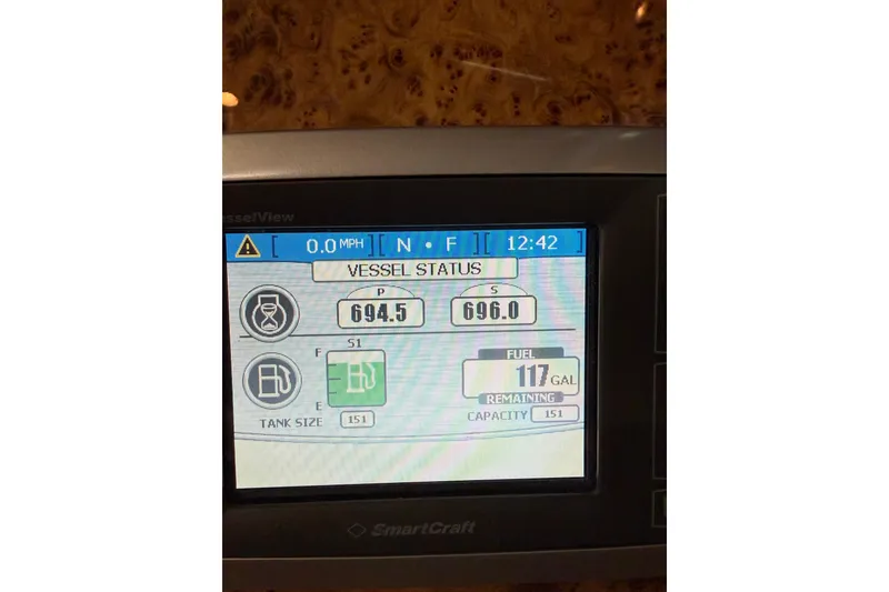 Slide: The Image of SmartCraft display showing vessel status and fuel level on a 2009 Formula 310 Sun Sport. - 15