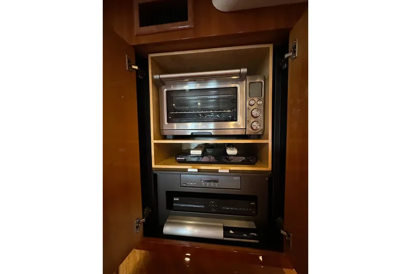 Slide: The Image of Built-in kitchen appliances on Sunseeker Predator 60 yacht, 2000 model. - 82