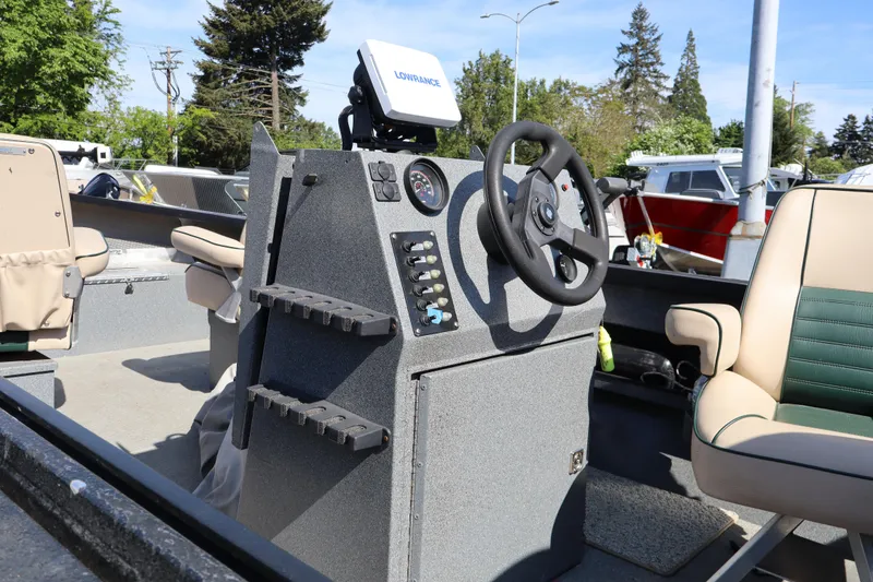 Slide: The Image of 1997 Willie Boats Predator interior with steering console and seating, featuring Lowrance electronics. - 8