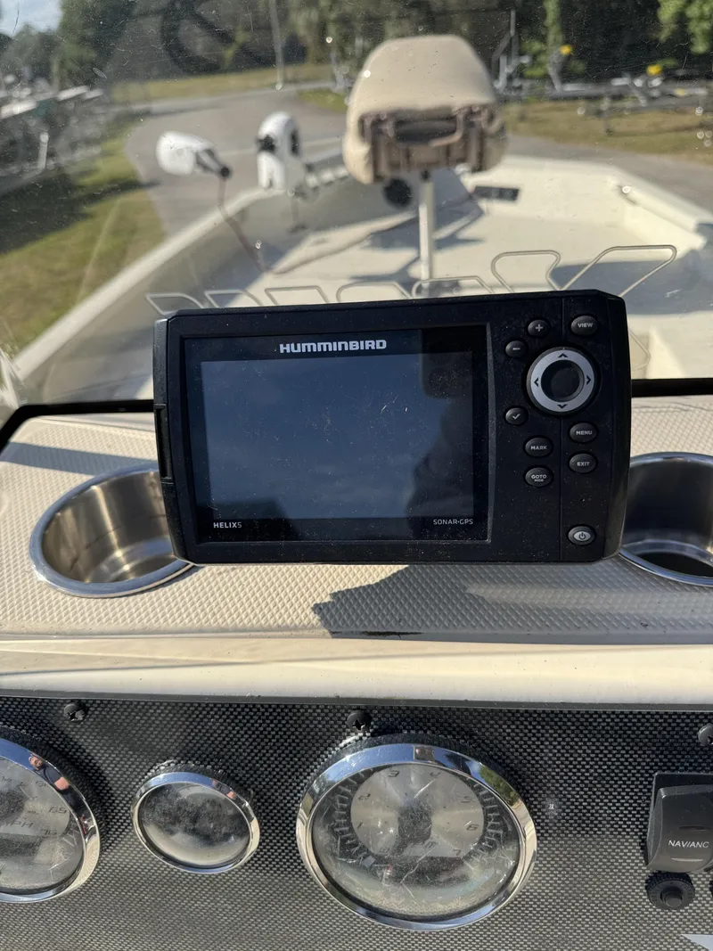 Slide: The Image of 2016 Xpress XP20CC boat with Humminbird Helix sonar GPS. - 10