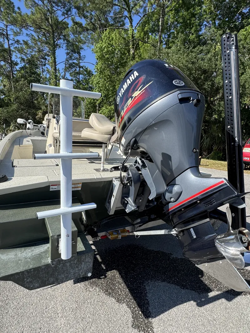 Slide: The Image of 2016 Xpress XP20CC boat with Yamaha outboard motor. - 16