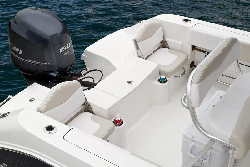 Slide: The Image of Manufacturer Provided Image: 2015 Robalo R200 Center Console boat with Yamaha 150 engine on water. - 21
