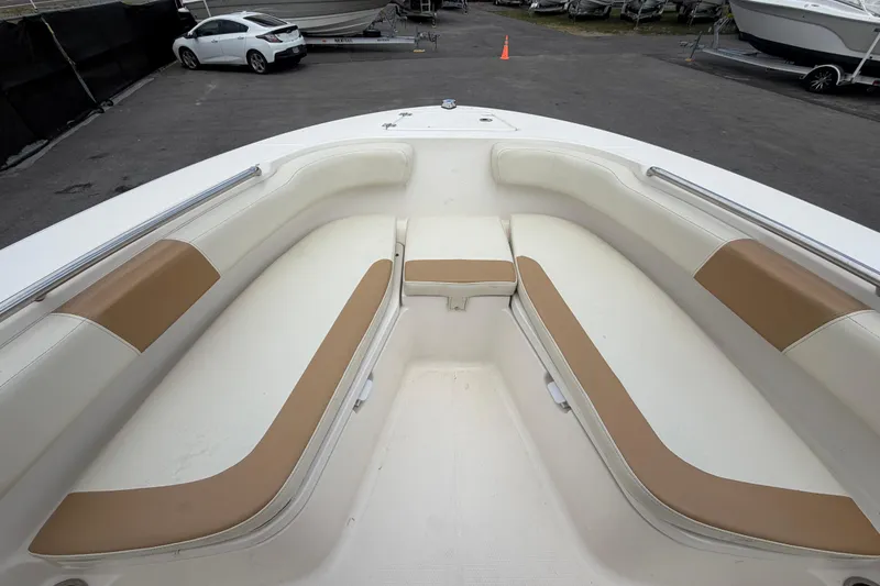 Slide: The Image of 2015 Robalo R200 Center Console boat interior with tan and white seating. - 25
