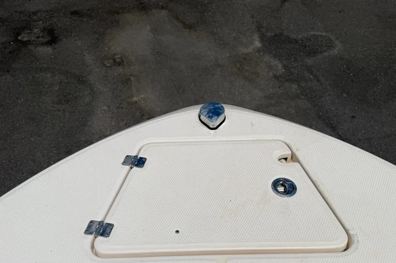Slide: The Image of 2015 Robalo R200 Center Console boat deck with hatch and hardware. - 29