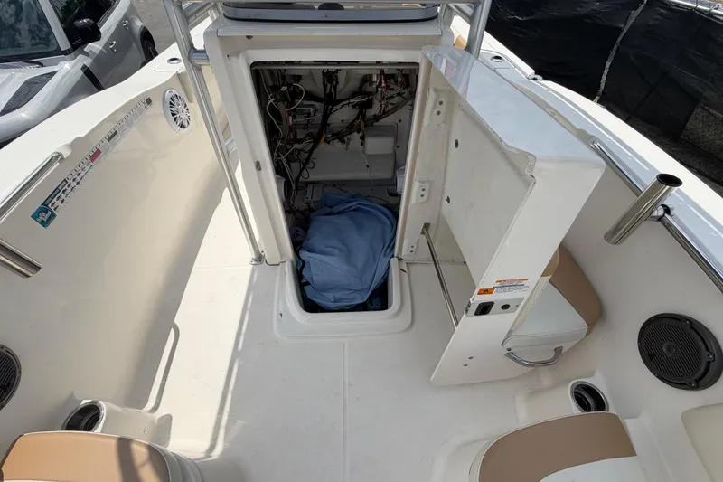 Slide: The Image of 2015 Robalo R200 Center Console boat interior with open storage compartment. - 38