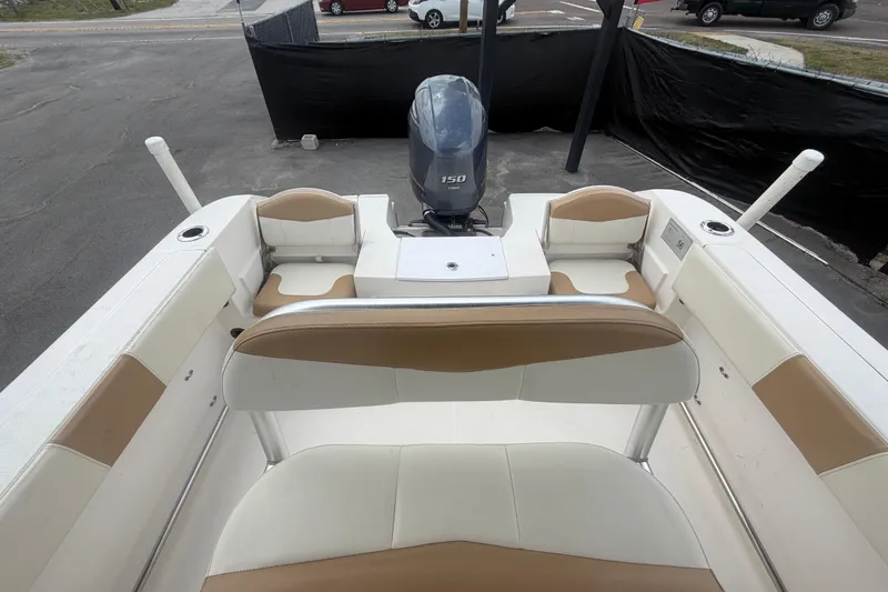 Slide: The Image of 2015 Robalo R200 Center Console boat interior with seating and outboard motor. - 43