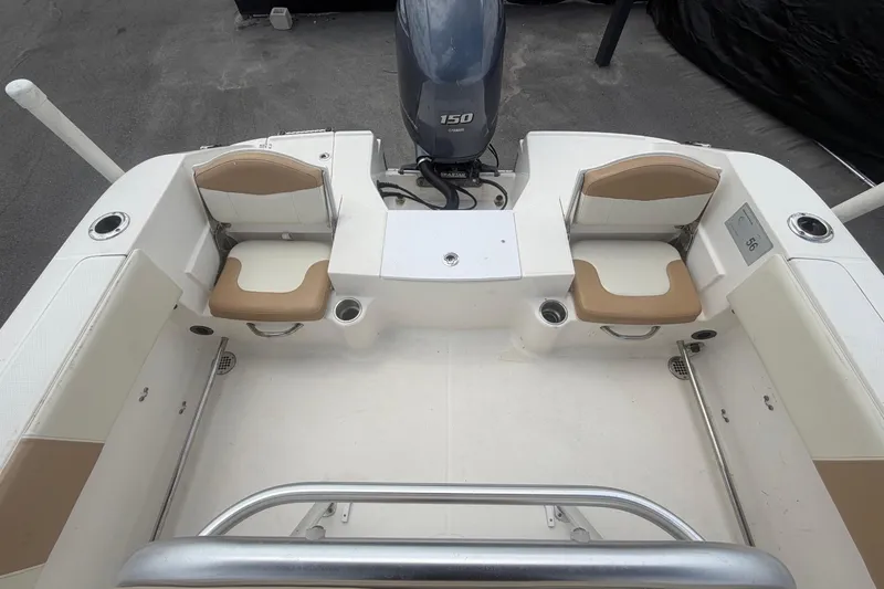 Slide: The Image of 2015 Robalo R200 Center Console with Yamaha 150 engine. - 44