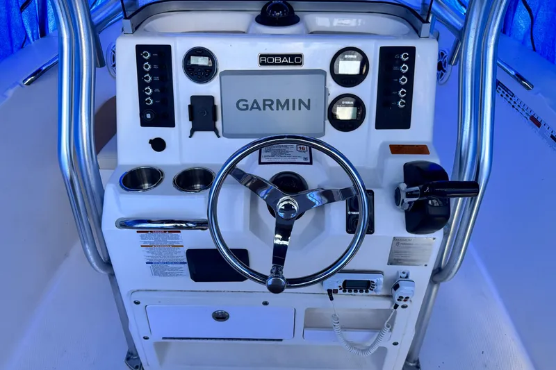 Slide: The Image of 2015 Robalo R200 Center Console dashboard with Garmin navigation and steering wheel. - 5