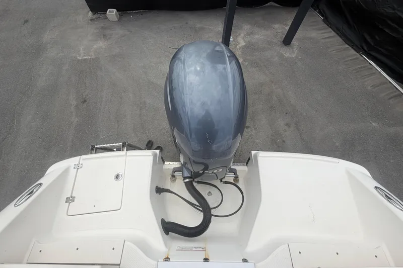 Slide: The Image of 2015 Robalo R200 Center Console boat with outboard motor, viewed from above. - 54