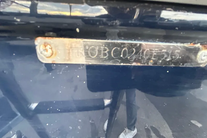 Slide: The Image of 2015 Robalo R200 Center Console boat hull identification number plate. - 57