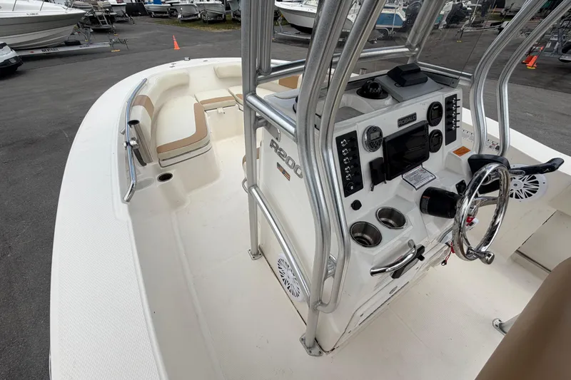 Slide: The Image of Manufacturer Provided Image: Top view of a 2015 Robalo R200 Center Console boat layout. - 63
