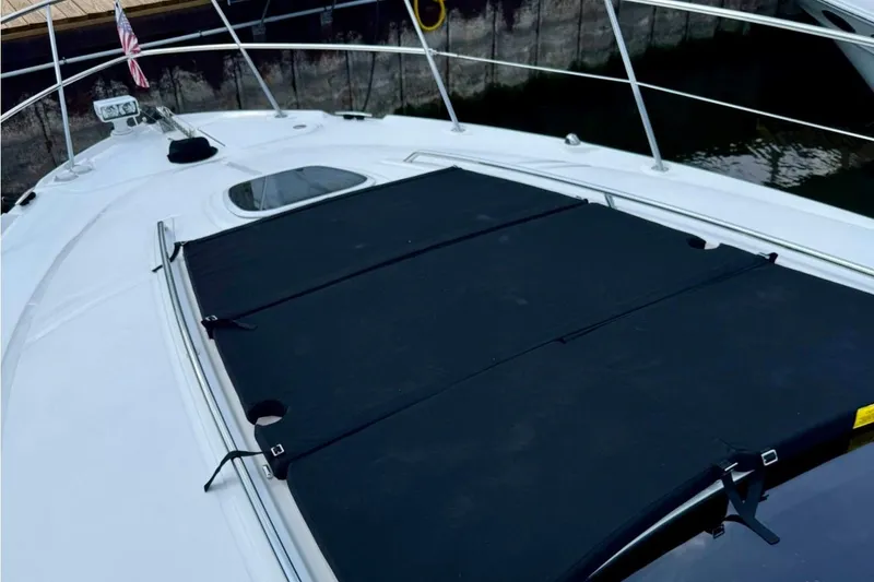 Slide: The Image of 2006 Sea Ray Sundancer 400 yacht deck with black sunpad cover. - 4