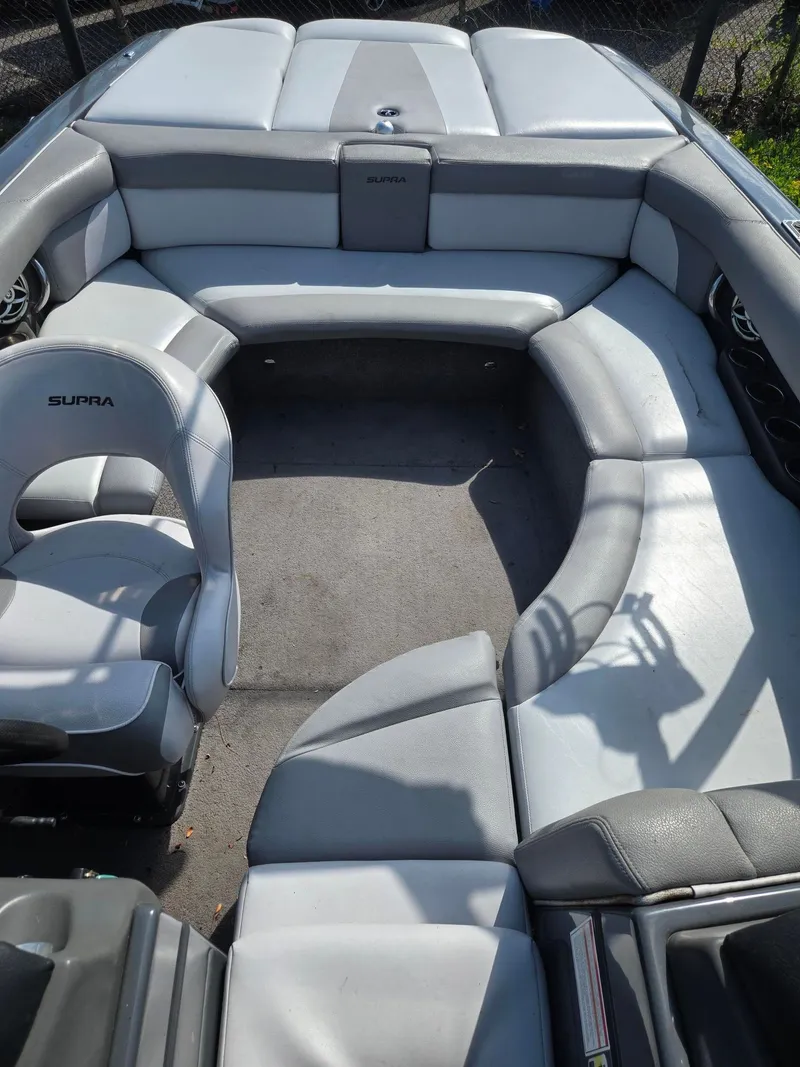 Slide: The Image of Interior of a 2009 Supra Launch 21 V boat with gray seating. - 11
