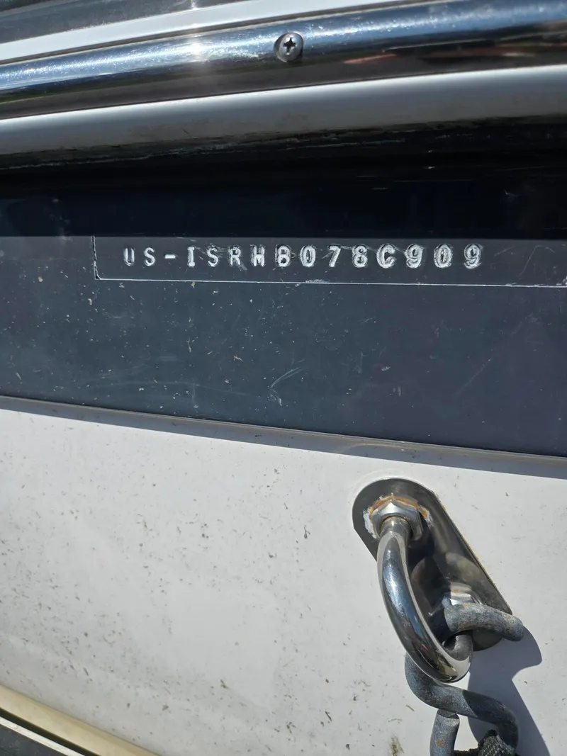 Slide: The Image of 2009 Supra Launch 21 V boat with serial number. - 14