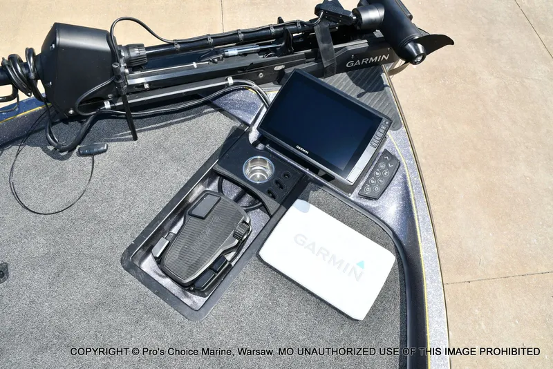 Slide: The Image of Garmin electronics on 2013 Ranger Z520c Dual Console boat. - 11