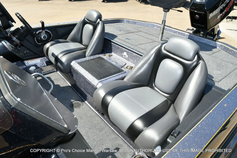 Slide: The Image of Interior of a 2013 Ranger Z520c Dual Console boat. - 15