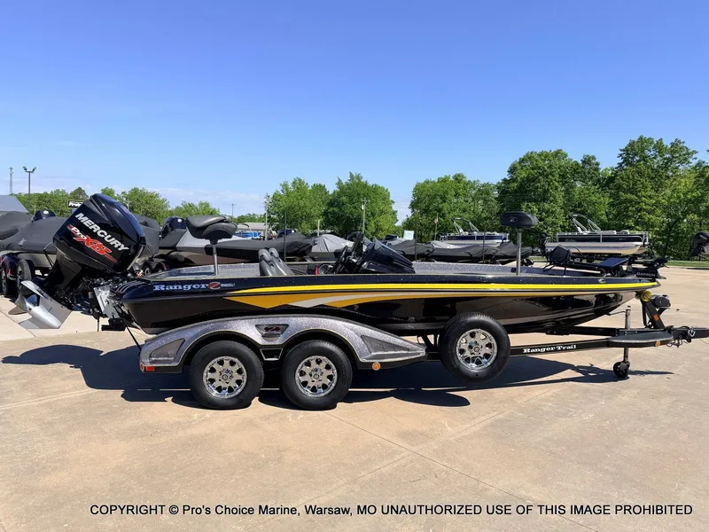 Slide: The Image of 2013 Ranger Z520c Dual Console boat on trailer outdoors. - 19