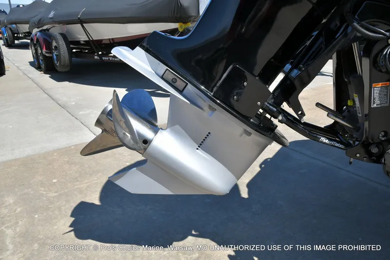 Slide: The Image of 2013 Ranger Z520c Dual Console boat motor and propeller. - 24