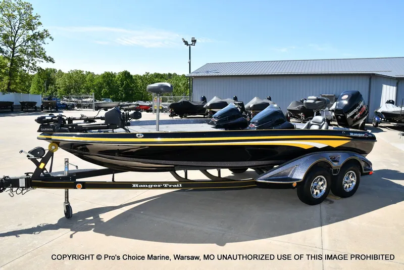 Slide: The Image of 2013 Ranger Z520c Dual Console boat on trailer outdoors. - 30