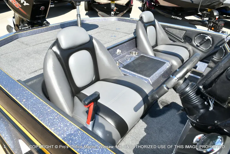 Slide: The Image of Interior of a 2013 Ranger Z520c Dual Console boat. - 41