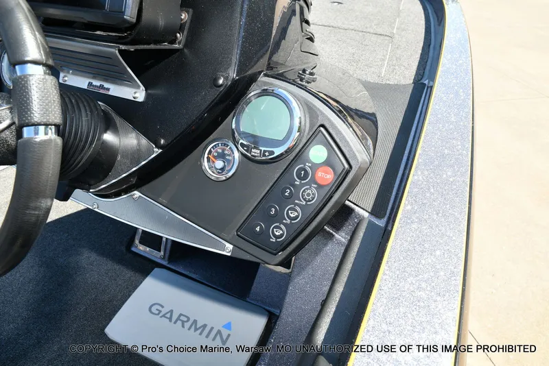Slide: The Image of 2013 Ranger Z520c Dual Console boat controls with Garmin system. - 45