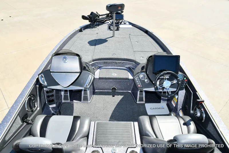 Slide: The Image of Interior view of a 2013 Ranger Z520c Dual Console boat. - 49