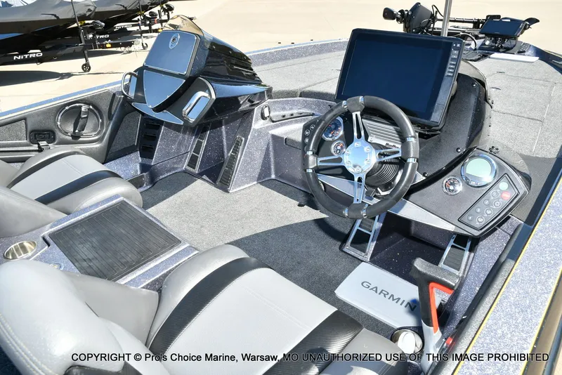 Slide: The Image of Interior view of a 2013 Ranger Z520c Dual Console boat. - 6