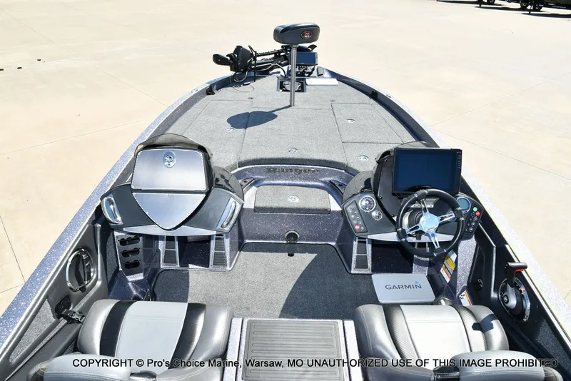 Slide: The Image of 2013 Ranger Z520c Dual Console boat interior with Garmin display. - 8