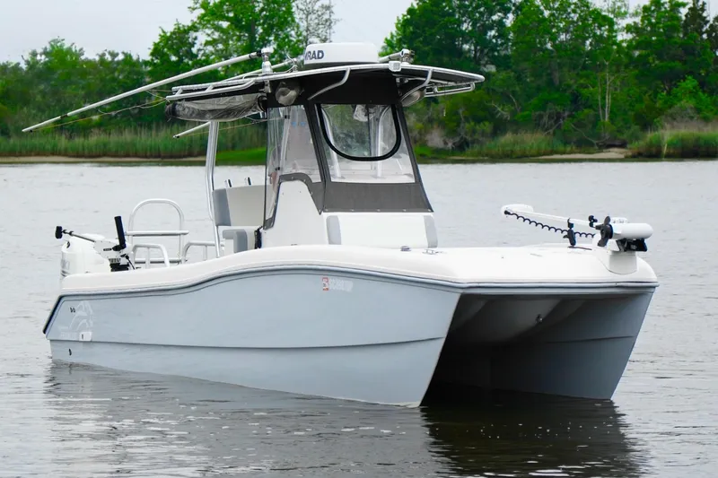 Slide: The Image of 2013 Prowler 25 boat on calm water, featuring sleek design and modern equipment. - 8