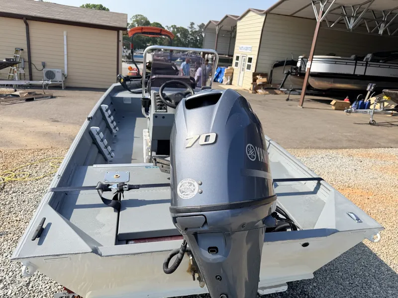 Slide: The Image of 2016 Alweld Marsh Console boat with Yamaha 70 engine. - 7