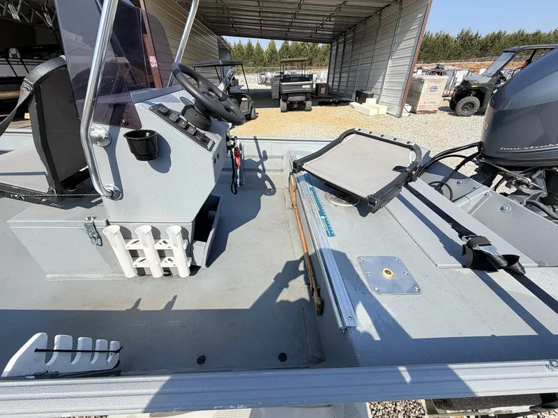 Slide: The Image of 2016 Alweld Marsh Console Series boat with Yamaha 70 engine. - 8