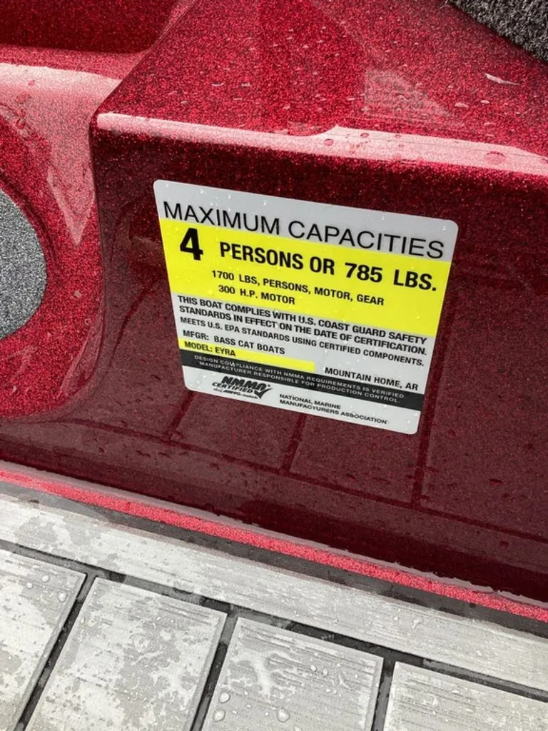 Slide: The Image of Bass Cat Eyra SP 2026 boat capacity label, 4 persons or 785 lbs. - 41