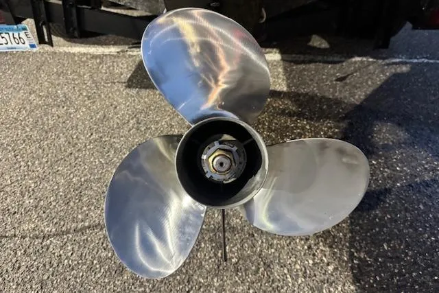 Slide: The Image of Propeller of 1995 Maxum 2700 SR boat on pavement background. - 22