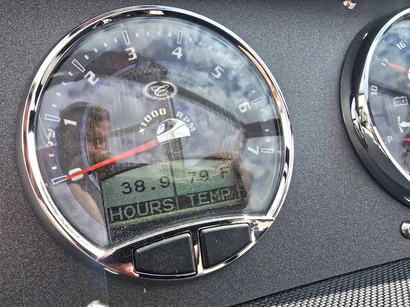 Slide: The Image of Cobalt CS22 2021 tachometer with temperature display. - 20