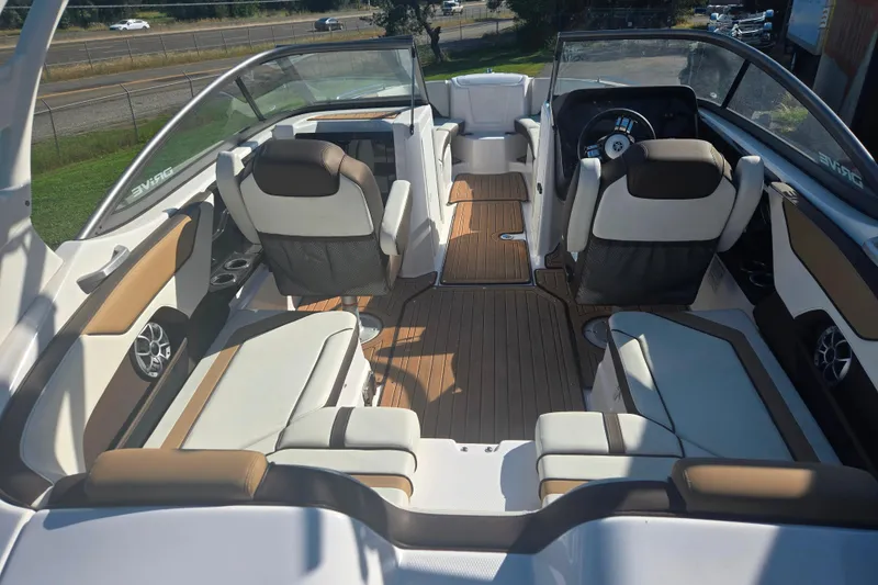 Slide: The Image of 2022 Yamaha Boats 212SD interior with luxurious seating and modern dashboard design. - 5