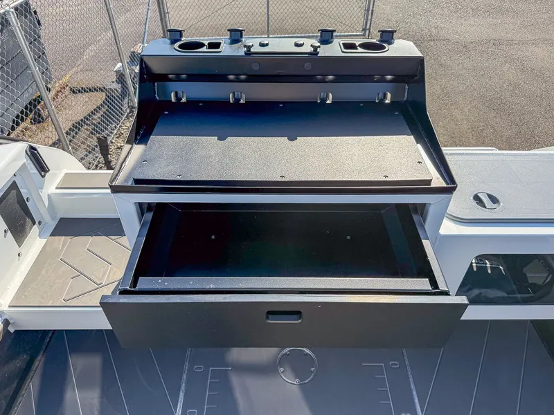 Slide: The Image of Stabi-Craft 2750 Ultra Centrecab 2026 - 20