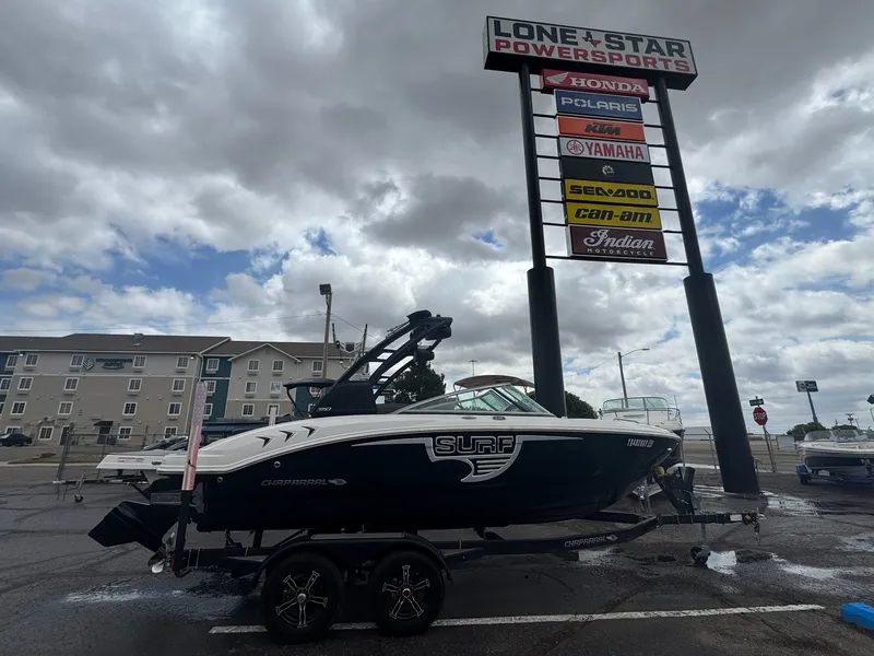The Image of Chaparral Surf 21 boat 2021 at Lone Star Powersports. - 1