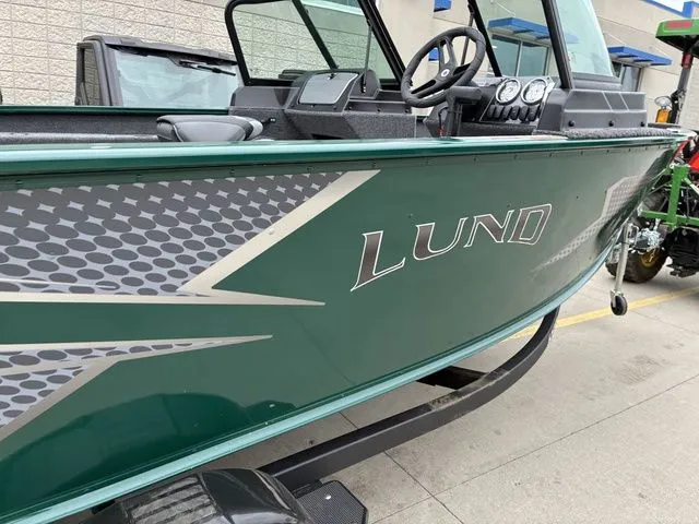 Slide: The Image of Lund 1775 Adventure Sport 2026 - 3