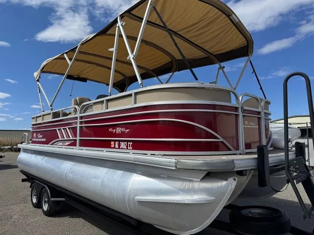 Slide: The Image of Sun Tracker Party Barge 22 RF XP3 2021 - 13