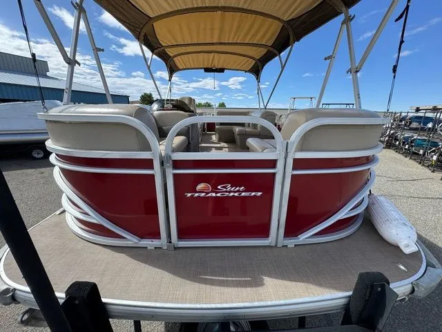 Slide: The Image of Sun Tracker Party Barge 22 RF XP3 2021 - 15