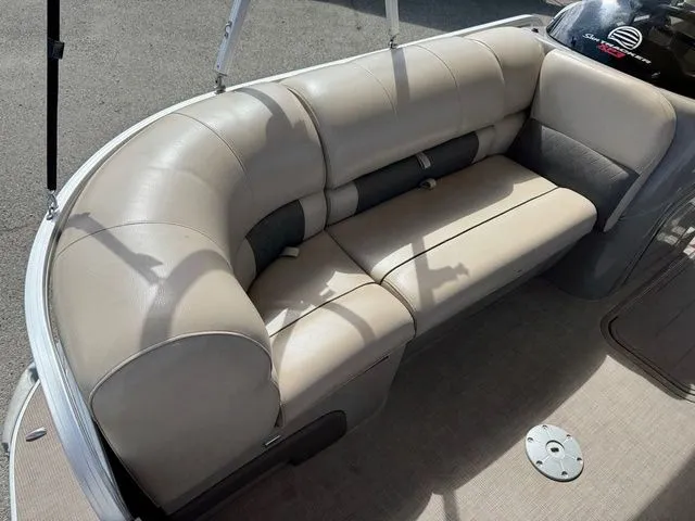 Slide: The Image of Sun Tracker Party Barge 22 RF XP3 2021 - 18