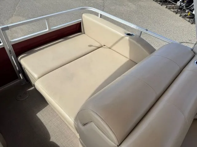 Slide: The Image of Sun Tracker Party Barge 22 RF XP3 2021 - 31