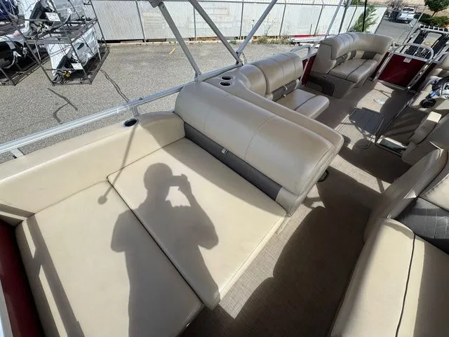 Slide: The Image of Sun Tracker Party Barge 22 RF XP3 2021 - 32