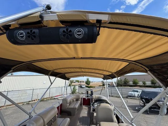 Slide: The Image of Sun Tracker Party Barge 22 RF XP3 2021 - 38