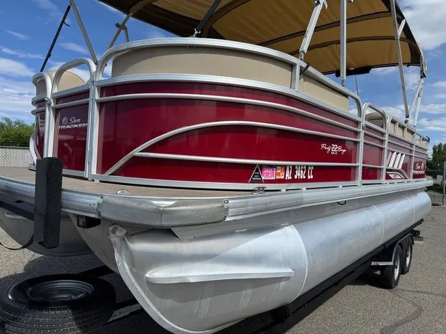 Slide: The Image of Sun Tracker Party Barge 22 RF XP3 2021 - 41